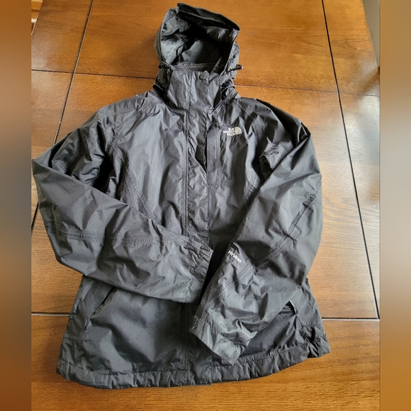 The North Face Women's Black Raincoat - Picture 1 of 4